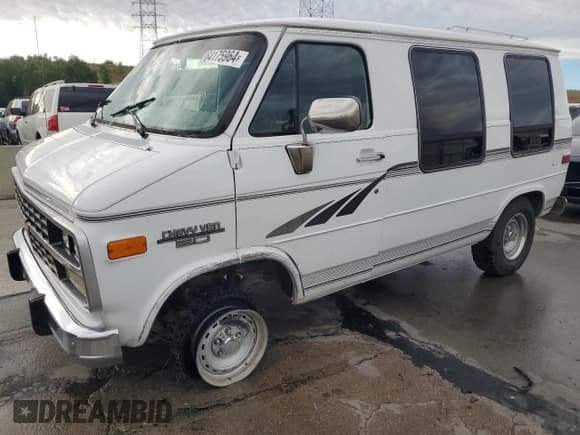 ✅ 1995 Chevrolet Chevy Van • VIN: 1GBEG25H0SF243534 • Лот: 64175964. Опубликован ранее на Copart с пробегом 134 916 миль. Бесплатный доступ к архиву аукционных продаж из США и подробный отчёт об истории автомобиля на DreamBid. Изображение 1.
