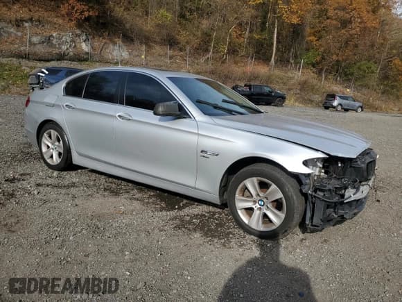 ✅ 2012 BMW 5 Series 528i xDrive • VIN: WBAXH5C53CDW07970 • Lot: 90576405. Wystawiony na Copart z przebiegiem 178 389 mil. Bezpłatny archiwum sprzedaży aukcyjnych z USA i szczegółowy raport historii pojazdu na DreamBid. Zdjęcie 4.