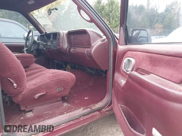 ✅ 1998 Chevrolet Silverado 1500 • VIN: 2GCEC19RXW1108997 • Лот: 43738478. Опубликован ранее на IAAI с пробегом 191 229 миль. Бесплатный доступ к архиву аукционных продаж из США и подробный отчёт об истории автомобиля на DreamBid. Изображение 5.