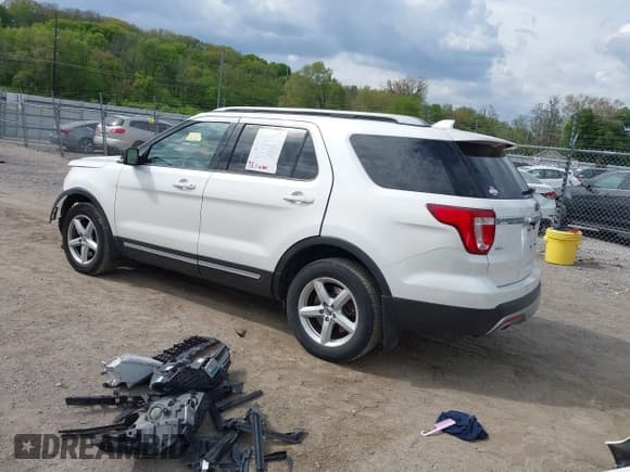 ✅ 2017 Ford Explorer XLT • VIN: 1FM5K8DH5HGB79150 • Лот: 42215905. Опубликован ранее на IAAI с пробегом 191 043 миль. Бесплатный доступ к архиву аукционных продаж из США и подробный отчёт об истории автомобиля на DreamBid. Изображение 3.