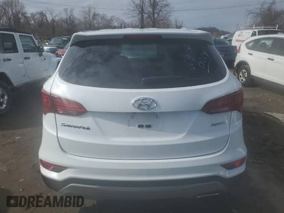 ✅ 2018 Hyundai Santa Fe 2.4L • VIN: 5XYZT3LB0JG521082 • Lot: 42819733. Wystawiony na Copart z przebiegiem 78 061 mil mil. Skorzystaj z bezpłatnego archiwum sprzedaży aukcyjnych z USA i zobacz szczegółowy raport historii pojazdu na DreamBid. Zdjęcie 6.