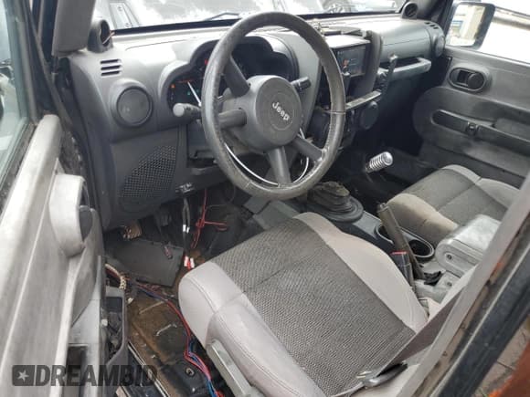 ✅ 2007 Jeep Wrangler Unlimited X • VIN: 1J4GA391X7L105351 • Лот: 67572415. Опубликован ранее на Copart с пробегом 233 948 миль. Бесплатный доступ к архиву аукционных продаж из США и подробный отчёт об истории автомобиля на DreamBid. Изображение 8.