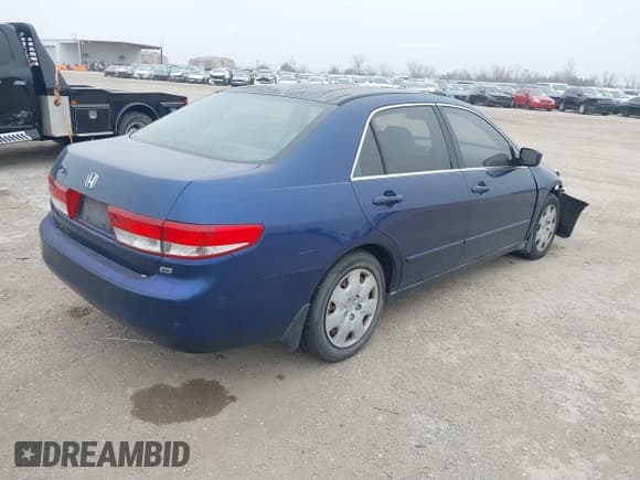 ✅ 2003 Honda Accord LX • VIN: 1HGCM66353A013204 • Lot: 41463511. Listed on IAAI with 265,647 mi. Free auction sales archive from the USA and detailed vehicle history report at DreamBid. Image 4.