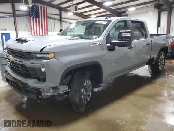 ✅ 2025 Chevrolet Silverado 2500HD Custom • VIN: 2GC4KME79S1135476 • Lot: 59478875. Wystawiony na Copart z przebiegiem 1 659 mil. Bezpłatny archiwum sprzedaży aukcyjnych z USA i szczegółowy raport historii pojazdu na DreamBid. Zdjęcie 1.