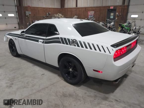 ✅ 2013 Dodge Challenger R/T • VIN: 2C3CDYBT7DH501528 • Lot: 41790514. Wystawiony na IAAI z przebiegiem 122 876 mil. Bezpłatny archiwum sprzedaży aukcyjnych z USA i szczegółowy raport historii pojazdu na DreamBid. Zdjęcie 3.