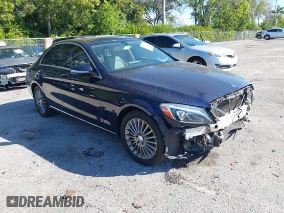 ✅ 2015 Mercedes-Benz C 300 • VIN: 55SWF4JB8FU044367 • Лот: 43716730. Опубликован ранее на IAAI с пробегом 154 322 миль. Бесплатный доступ к архиву аукционных продаж из США и подробный отчёт об истории автомобиля на DreamBid. Изображение 1.