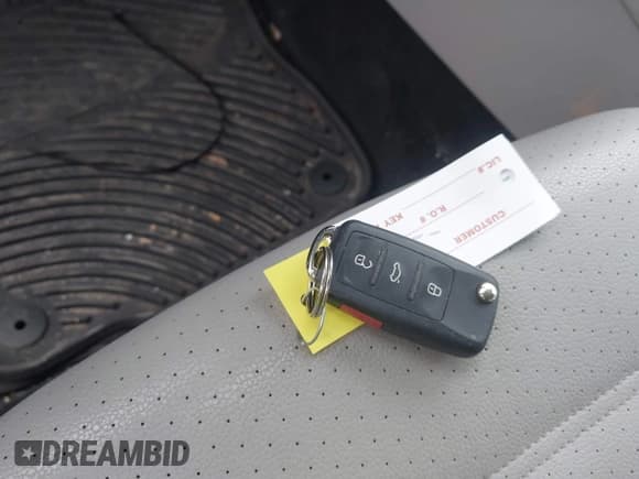 ✅ 2018 Volkswagen Passat SE • VIN: 1VWBA7A39JC011891 • Lot: 43595974. Listed on IAAI with 58,646 mi. Free auction sales archive from the USA and detailed vehicle history report at DreamBid. Image 11.