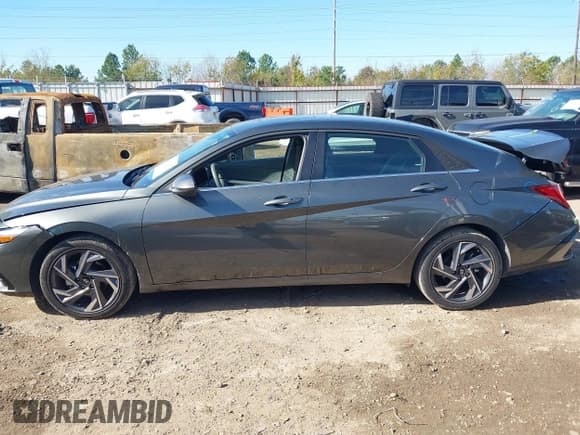 ✅ 2025 Hyundai Elantra SEL Convenience • VIN: KMHLS4DG2SU019985 • Лот: 43802357. Опубликован ранее на IAAI с пробегом 8 733 миль. Бесплатный доступ к архиву аукционных продаж из США и подробный отчёт об истории автомобиля на DreamBid. Изображение 14.