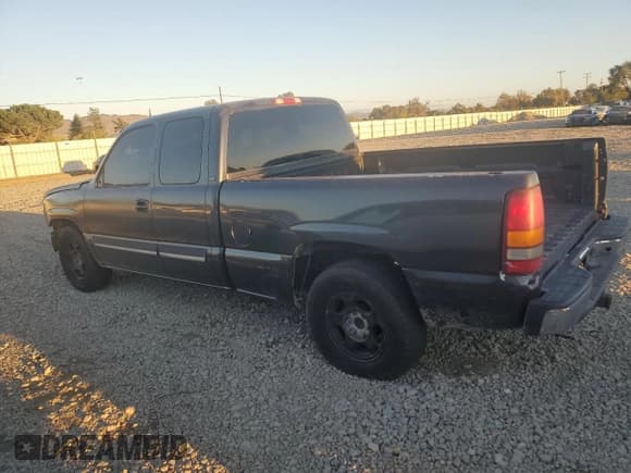 ✅ 2004 Chevrolet Silverado 1500 LS • VIN: 2GCEC19T441221823 • Lot: 90898935. Wystawiony na Copart z przebiegiem 241 158 mil. Bezpłatny archiwum sprzedaży aukcyjnych z USA i szczegółowy raport historii pojazdu na DreamBid. Zdjęcie 2.