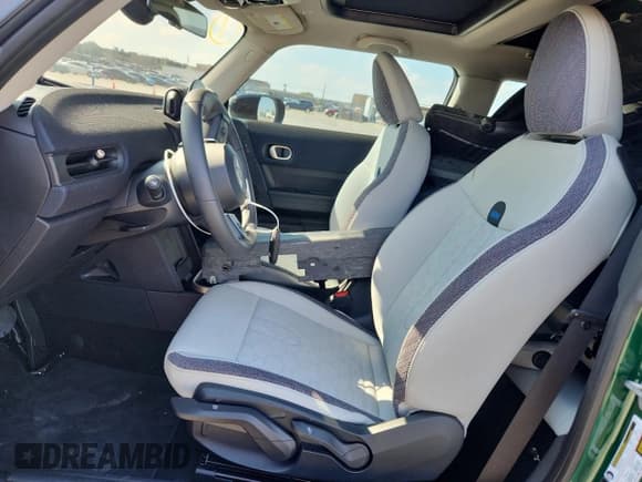 ✅ 2025 MINI Hardtop Cooper S • VIN: WMW23GD03S2X05429 • Lot: 89914035. Listed on Copart with 2,150 mi. Free auction sales archive from the USA and detailed vehicle history report at DreamBid. Image 7.