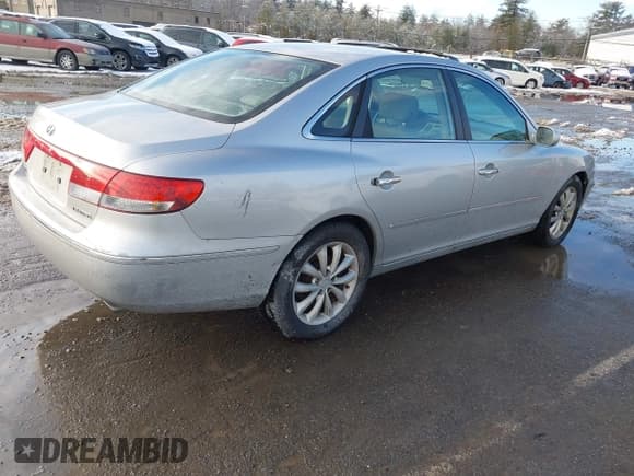 ✅ 2006 Hyundai Azera SE • VIN: KMHFC46F36A082678 • Lot: 43829082. Listed on IAAI with Not provided. Free auction sales archive from the USA and detailed vehicle history report at DreamBid. Image 4.