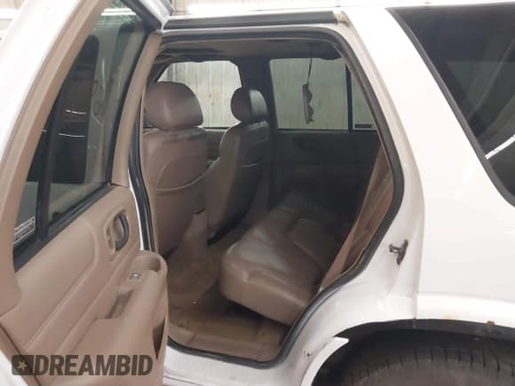 ✅ 1999 GMC Jimmy SLT • VIN: 1GKDT13W4X2541943 • Lot: 42868846. Listed on IAAI with 142,124 mi. Free auction sales archive from the USA and detailed vehicle history report at DreamBid. Image 8.