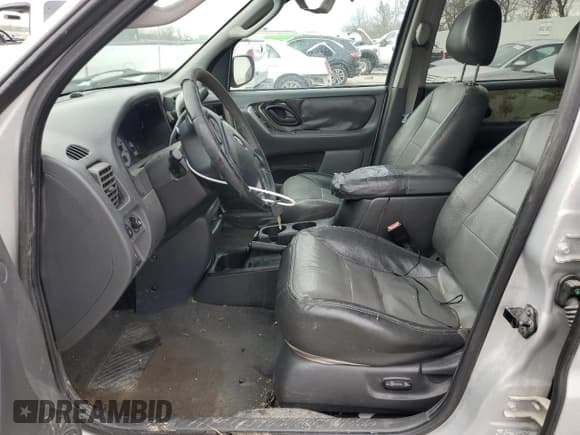 ✅ 2004 Ford Escape XLT • VIN: 1FMYU03134KA19384 • Lot: 46597125. Listed on Copart with 173,947 mi. Free auction sales archive from the USA and detailed vehicle history report at DreamBid. Image 7.