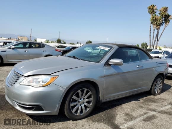 ✅ 2013 Chrysler 200 Touring • VIN: 1C3BCBEB4DN606386 • Lot: 68857365. Listed on Copart with 133,208 mi. Free auction sales archive from the USA and detailed vehicle history report at DreamBid. Image 1.
