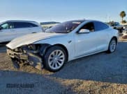 ✅ 2018 Tesla Model S 75D • VIN: 5YJSA1E28JF281800 • Lot: 95556675. Wystawiony na Copart z przebiegiem 67 296 mil. Bezpłatny archiwum sprzedaży aukcyjnych z USA i szczegółowy raport historii pojazdu na DreamBid. Zdjęcie 1.