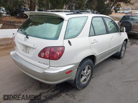 ✅ 2000 Lexus RX 300 • VIN: JT6HF10U6Y0162955 • Lot: 42379478. Listed on IAAI with 217,167 mi. Free auction sales archive from the USA and detailed vehicle history report at DreamBid. Image 4.