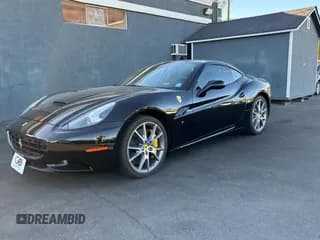 ✅ 2012 Ferrari California • VIN: ZFF65TJA1C0186660 • Lot: 79966064. Wystawiony na Copart z przebiegiem 18 917 mil. Bezpłatny archiwum sprzedaży aukcyjnych z USA i szczegółowy raport historii pojazdu na DreamBid. Zdjęcie 2.