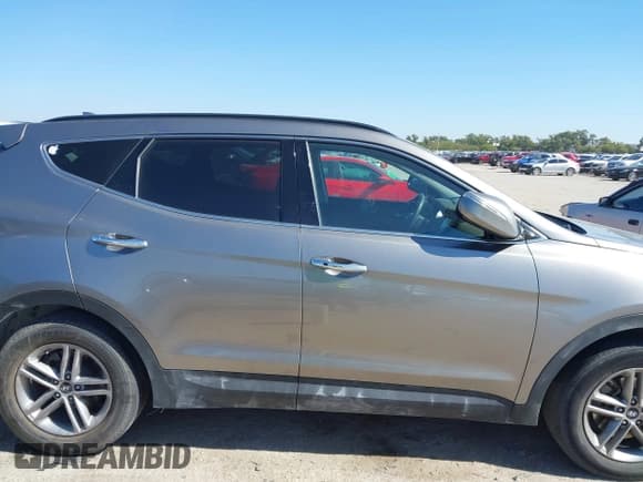 ✅ 2018 Hyundai Santa Fe 2.4L • VIN: 5XYZU3LB6JG564242 • Лот: 43484042. Опубликован ранее на IAAI с пробегом 139 448 миль. Бесплатный доступ к архиву аукционных продаж из США и подробный отчёт об истории автомобиля на DreamBid. Изображение 13.