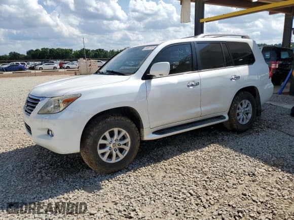 ✅ 2010 Lexus LX 570 • VIN: JTJHY7AX5A4036113 • Lot: 59607185. Listed on Copart with 197,801 mi. Free auction sales archive from the USA and detailed vehicle history report at DreamBid. Image 1.