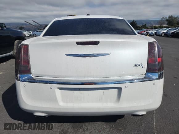 ✅ 2011 Chrysler 300 C • VIN: 2C3CA6CT4BH538934 • Lot: 85395195. Listed on Copart with 141,676 mi. Free auction sales archive from the USA and detailed vehicle history report at DreamBid. Image 6.