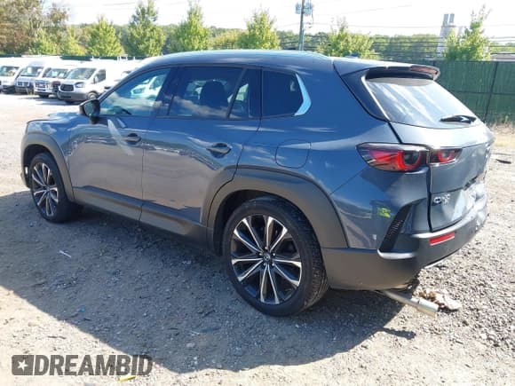 ✅ 2025 Mazda CX-50 S Premium Plus • VIN: 7MMVABEM3SN318775 • Лот: 43247854. Опубликован ранее на IAAI с пробегом 7 673 миль. Бесплатный доступ к архиву аукционных продаж из США и подробный отчёт об истории автомобиля на DreamBid. Изображение 3.