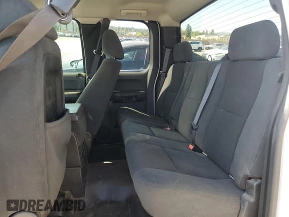 ✅ 2007 Chevrolet Silverado 1500 • VIN: 1GBHC39657E597358 • Lot: 52408105. Wystawiony na Copart z przebiegiem 379 668 mil. Bezpłatny archiwum sprzedaży aukcyjnych z USA i szczegółowy raport historii pojazdu na DreamBid. Zdjęcie 10.