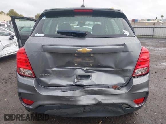 ✅ 2020 Chevrolet Trax LS • VIN: 3GNCJKSB9LL159716 • Lot: 43704981. Wystawiony na IAAI z przebiegiem 84 930 mil. Bezpłatny archiwum sprzedaży aukcyjnych z USA i szczegółowy raport historii pojazdu na DreamBid. Zdjęcie 6.