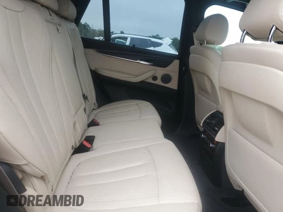 ✅ 2018 BMW X5 xDrive35d • VIN: 5UXKS4C51J0Y20587 • Лот: 67891655. Опубликован ранее на Copart с пробегом 57 252 миль. Бесплатный доступ к архиву аукционных продаж из США и подробный отчёт об истории автомобиля на DreamBid. Изображение 11.