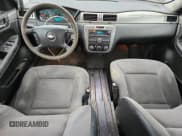 ✅ 2013 Chevrolet Impala Police • VIN: 2G1WD5E36D1179582 • Lot: 93154305. Wystawiony na Copart z przebiegiem 174 875 mil. Bezpłatny archiwum sprzedaży aukcyjnych z USA i szczegółowy raport historii pojazdu na DreamBid. Zdjęcie 8.