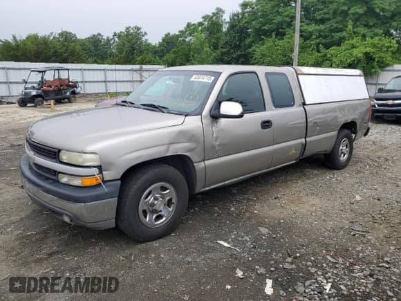 2002 Chevrolet Silverado 1500 z VIN 1GCEC19V82E279611, wystawiony jako Copart lot #63974715 z przebiegiem 242 944 mil mil oraz Szkoda całkowita • Salvage title. Historia ofert i sprzedaży dostępna na DreamBid. Obrazek 1.
