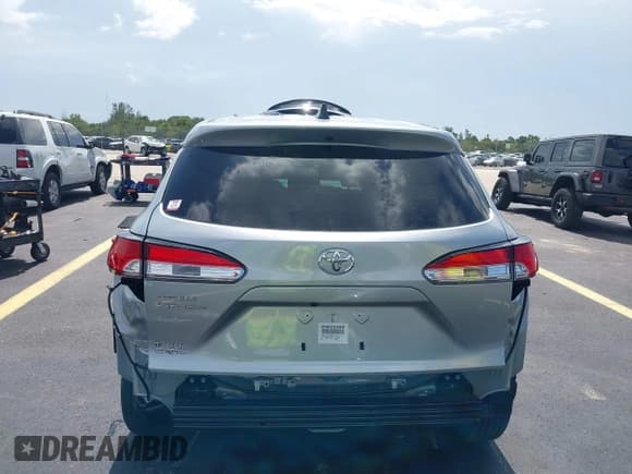 ✅ 2025 Toyota Corolla Cross L • VIN: 7MUAAAAG8SV137714 • Лот: 42753232. Опубликован ранее на IAAI с пробегом 862 миль. Бесплатный доступ к архиву аукционных продаж из США и подробный отчёт об истории автомобиля на DreamBid. Изображение 17.