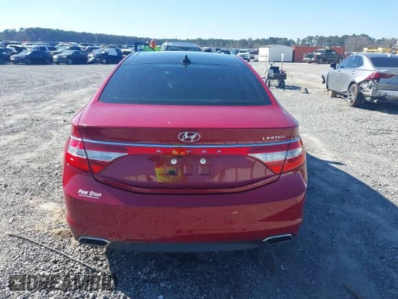 ✅ 2016 Hyundai Azera Limited • VIN: KMHFH4JG4GA508154 • Lot: 41585151. Wystawiony na IAAI z przebiegiem 83 186 mil mil. Skorzystaj z bezpłatnego archiwum sprzedaży aukcyjnych z USA i zobacz szczegółowy raport historii pojazdu na DreamBid. Zdjęcie 16.