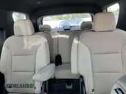 ✅ 2023 Chevrolet Traverse LT Cloth • VIN: 1GNEVGKW2PJ156747 • Lot: 64856214. Wystawiony na Copart z przebiegiem 24 025 mil. Bezpłatny archiwum sprzedaży aukcyjnych z USA i szczegółowy raport historii pojazdu na DreamBid. Zdjęcie 10.