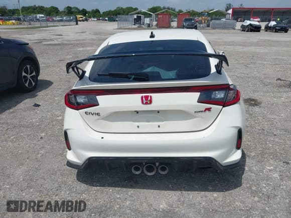 ✅ 2025 Honda Civic Type R • VIN: JHMFL5G46SX002433 • Lot: 42097750. Listed on IAAI with 3,270 mi. Free auction sales archive from the USA and detailed vehicle history report at DreamBid. Image 17.