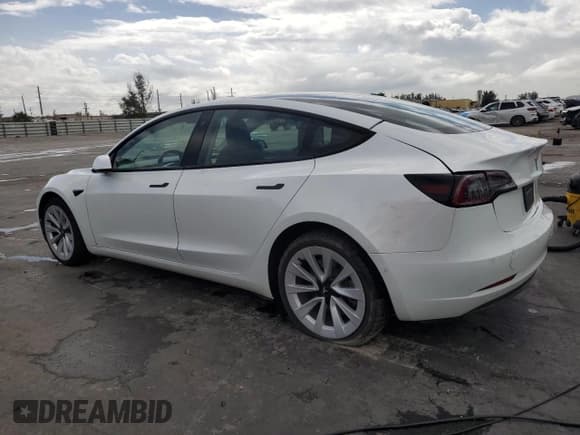 ✅ 2022 Tesla Model 3 • VIN: 5YJ3E1EA5NF372478 • Lot: 85423265. Wystawiony na Copart z przebiegiem 132 783 mil. Bezpłatny archiwum sprzedaży aukcyjnych z USA i szczegółowy raport historii pojazdu na DreamBid. Zdjęcie 2.