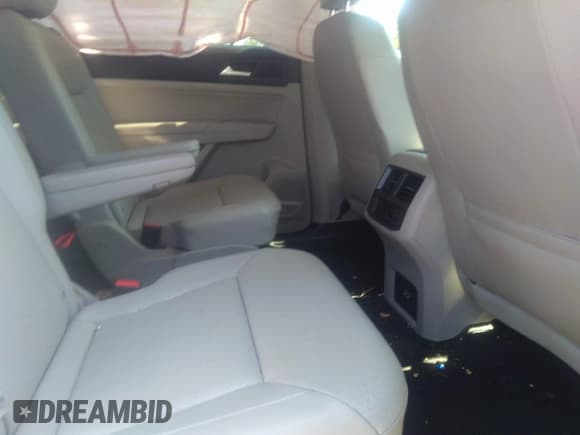 ✅ 2021 Volkswagen Atlas SEL • VIN: 1V2ER2CA9MC536024 • Lot: 41785104. Wystawiony na IAAI z przebiegiem 65 961 mil. Bezpłatny archiwum sprzedaży aukcyjnych z USA i szczegółowy raport historii pojazdu na DreamBid. Zdjęcie 8.