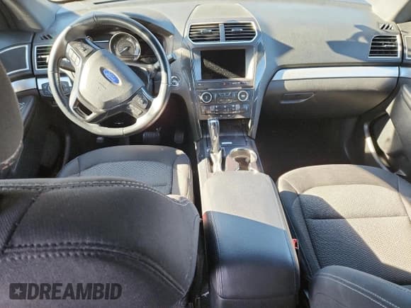 ✅ 2017 Ford Explorer XLT • VIN: 1FM5K8D86HGE20293 • Лот: 92288315. Опубликован ранее на Copart с пробегом 148 594 миль. Бесплатный доступ к архиву аукционных продаж из США и подробный отчёт об истории автомобиля на DreamBid. Изображение 8.