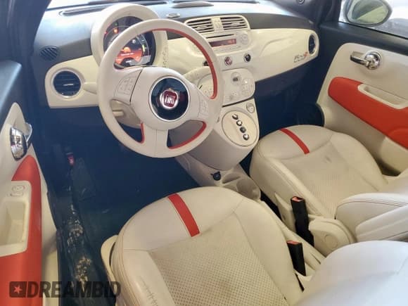 ✅ 2014 FIAT 500e • VIN: 3C3CFFGEXET175807 • Lot: 62706475. Wystawiony na Copart z przebiegiem 41 925 mil. Bezpłatny archiwum sprzedaży aukcyjnych z USA i szczegółowy raport historii pojazdu na DreamBid. Zdjęcie 8.