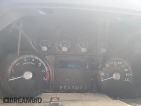 ✅ 2014 Ford F-250 XL • VIN: 1FTBF2A62EEA51838 • Lot: 50072365. Wystawiony na Copart z przebiegiem 290 020 mil. Bezpłatny archiwum sprzedaży aukcyjnych z USA i szczegółowy raport historii pojazdu na DreamBid. Zdjęcie 9.