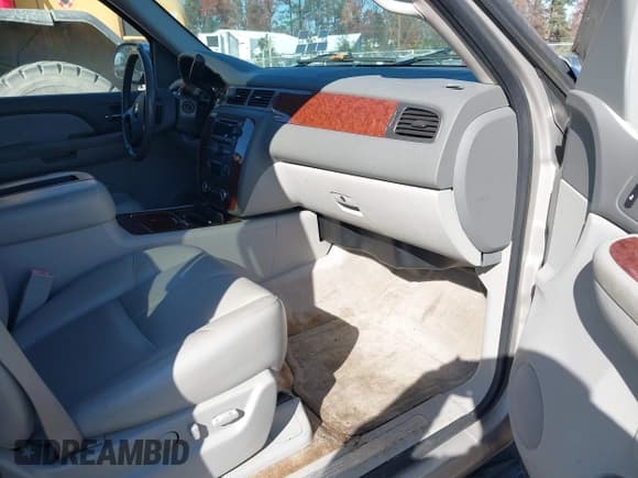 ✅ 2007 Chevrolet Suburban LTZ • VIN: 1GNFK16367J308989 • Лот: 43692533. Опубликован ранее на IAAI с пробегом 145 523 миль. Бесплатный доступ к архиву аукционных продаж из США и подробный отчёт об истории автомобиля на DreamBid. Изображение 5.