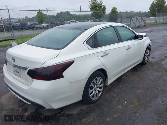 ✅ 2017 Nissan Altima SR • VIN: 1N4AL3AP3HC223352 • Lot: 43019290. Listed on IAAI with 99,500 mi. Free auction sales archive from the USA and detailed vehicle history report at DreamBid. Image 4.
