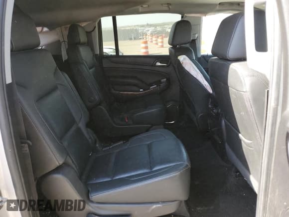 ✅ 2018 Chevrolet Suburban Premier • VIN: 1GNSKJKC0JR265599 • Lot: 74967104. Wystawiony na Copart z przebiegiem 97 453 mil. Bezpłatny archiwum sprzedaży aukcyjnych z USA i szczegółowy raport historii pojazdu na DreamBid. Zdjęcie 11.