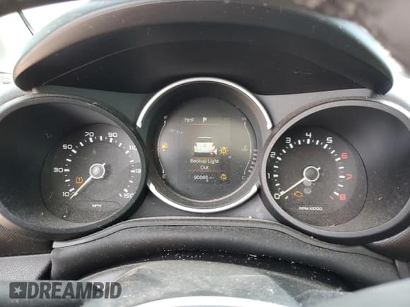 ✅ 2018 FIAT 500L Trekking • VIN: ZFBCFADH1JZ040945 • Lot: 62472054. Listed on Copart with 90,021 mi. Free auction sales archive from the USA and detailed vehicle history report at DreamBid. Image 9.