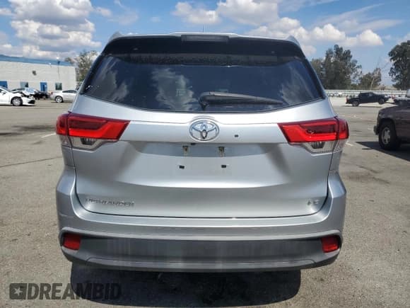 ✅ 2019 Toyota Highlander LE Plus • VIN: 5TDZZRFH6KS359285 • Lot: 81513645. Wystawiony na Copart z przebiegiem 58 007 mil. Bezpłatny archiwum sprzedaży aukcyjnych z USA i szczegółowy raport historii pojazdu na DreamBid. Zdjęcie 6.