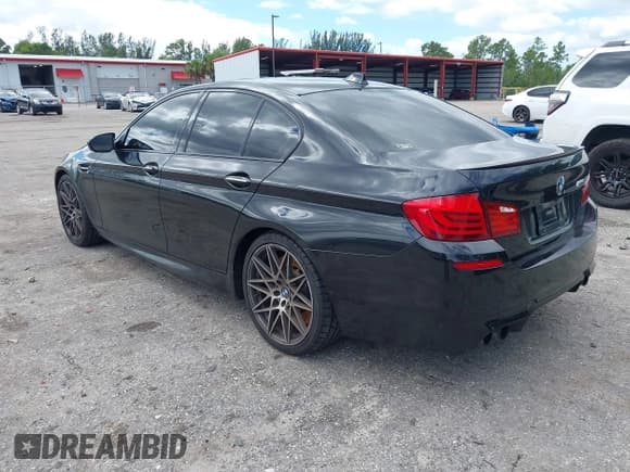 ✅ 2013 BMW M5 • VIN: WBSFV9C51DC773385 • Lot: 43478874. Listed on IAAI with 106,547 mi. Free auction sales archive from the USA and detailed vehicle history report at DreamBid. Image 3.