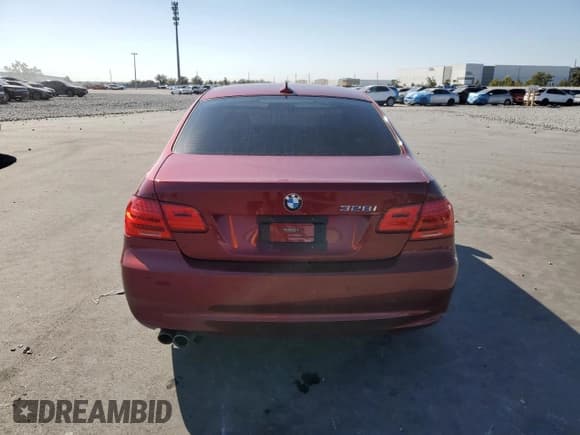 ✅ 2012 BMW 3 Series 328i • VIN: WBAKE3C50CE770996 • Lot: 93193625. Wystawiony na Copart z przebiegiem 51 899 mil. Bezpłatny archiwum sprzedaży aukcyjnych z USA i szczegółowy raport historii pojazdu na DreamBid. Zdjęcie 6.