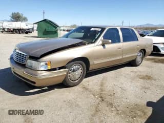 ✅ 1998 Cadillac d'Elegance • VIN: 1G6KE54Y4WU772142 • Lot: 49906795. Wystawiony na Copart z przebiegiem 140 652 mil. Bezpłatny archiwum sprzedaży aukcyjnych z USA i szczegółowy raport historii pojazdu na DreamBid. Zdjęcie 1.