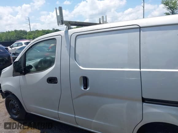 ✅ 2013 Nissan NV200 SV • VIN: 3N6CM0KN3DK697556 • Лот: 42662915. Опубликован ранее на IAAI с пробегом 204 889 миль. Бесплатный доступ к архиву аукционных продаж из США и подробный отчёт об истории автомобиля на DreamBid. Изображение 15.