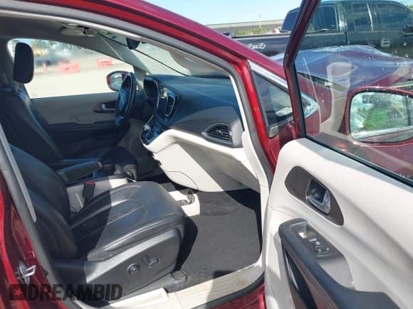 ✅ 2018 Chrysler Pacifica Touring L Plus • VIN: 2C4RC1EG6JR353750 • Lot: 43365347. Wystawiony na IAAI z przebiegiem 103 636 mil. Bezpłatny archiwum sprzedaży aukcyjnych z USA i szczegółowy raport historii pojazdu na DreamBid. Zdjęcie 5.