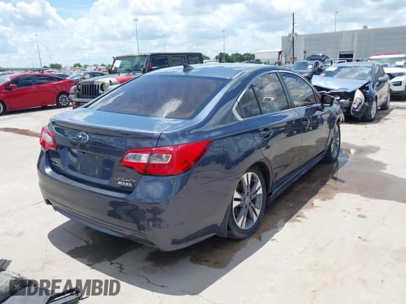 ✅ 2017 Subaru Legacy Limited • VIN: 4S3BNAN69H3051875 • Lot: 42584541. Wystawiony na IAAI z przebiegiem 122 488 mil. Bezpłatny archiwum sprzedaży aukcyjnych z USA i szczegółowy raport historii pojazdu na DreamBid. Zdjęcie 4.